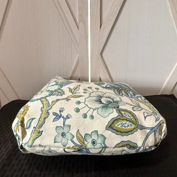 Lireca Medium Floral Print One Handle Hobo Bag - Picture 6 of 9